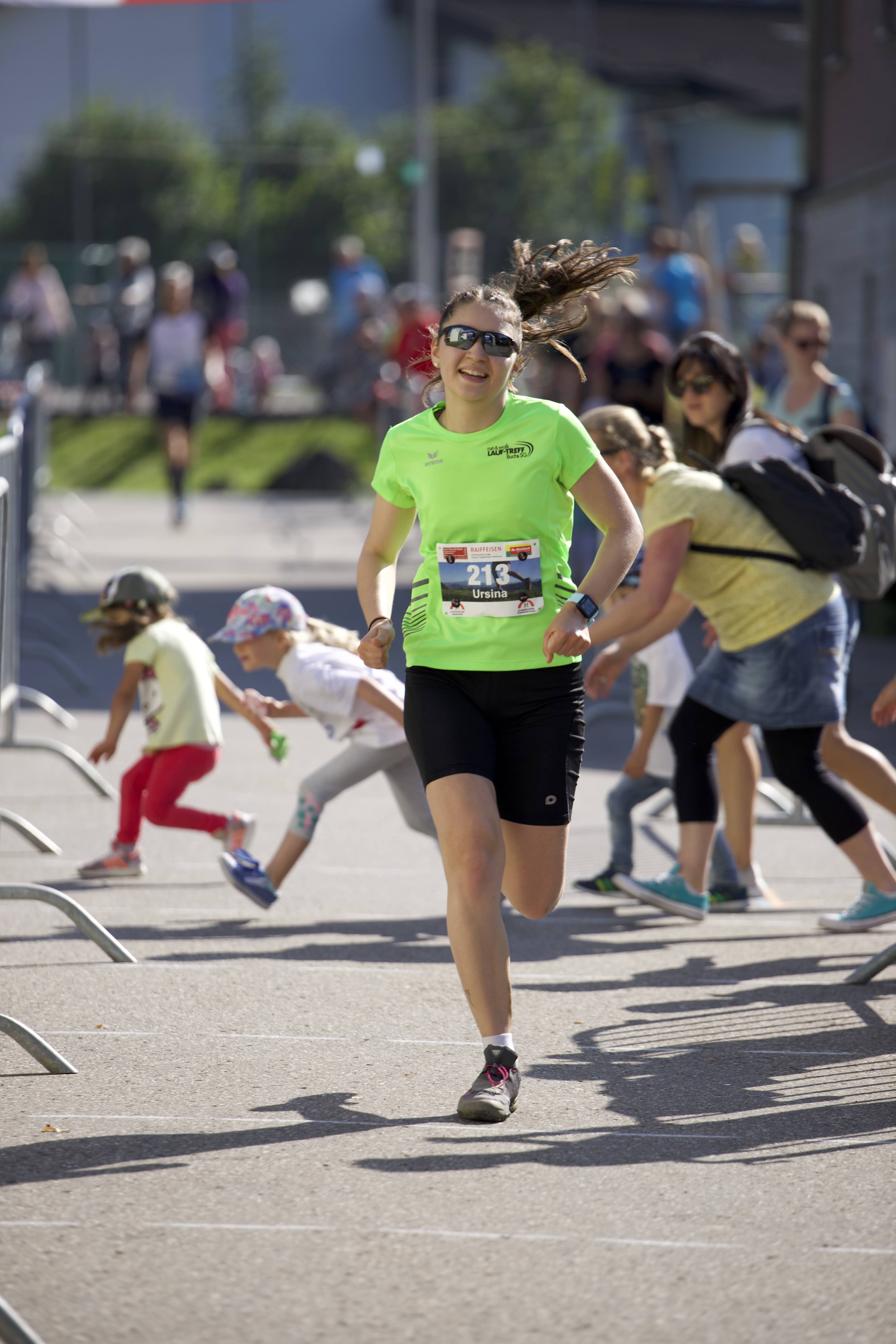 Ursina läuft ins Ziel ein!